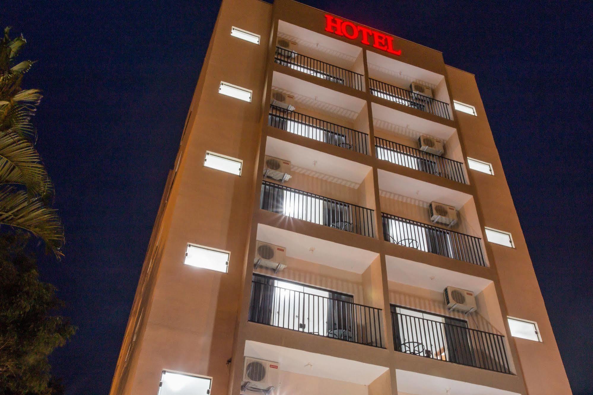 Domum Hotel 핀다모냥가바 외부 사진